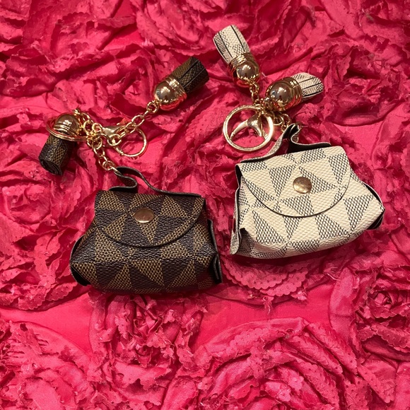Elegant Black and Cream Mini Bag Keychains - Picture 4 of 6